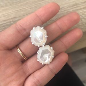 NWOT Kendra Scott White Pearl Stud Earrings